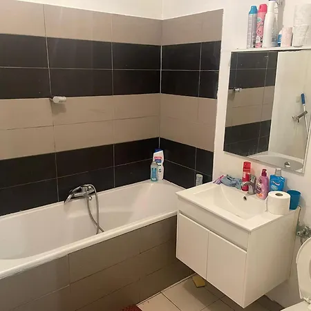 Modern In With Parking 80 M² Apartamento *