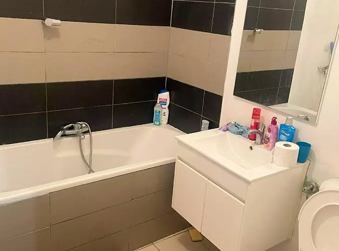 Modern In With Parking 80 M² Apartamento *